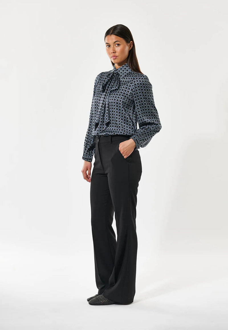 KikkiDEA Blouse with bow