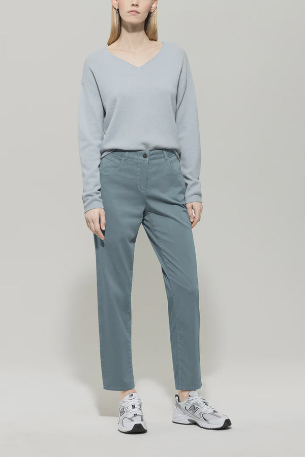 Stretch taper denim