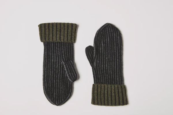 Plaited rib mitten - black